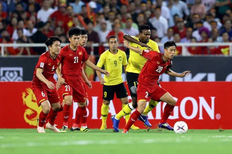 Số lượng đội bóng tham gia AFF cup mỗi mùa là bao nhiêu?