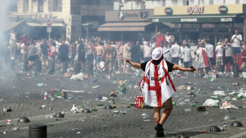 Nguồn gốc của hiện tượng Hooligan được giải thích như thế nào?