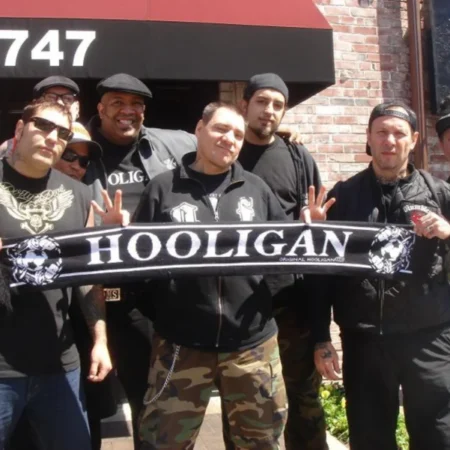 Hooligan là gì và mang lại hậu quả thế nào đối với bóng đá?
